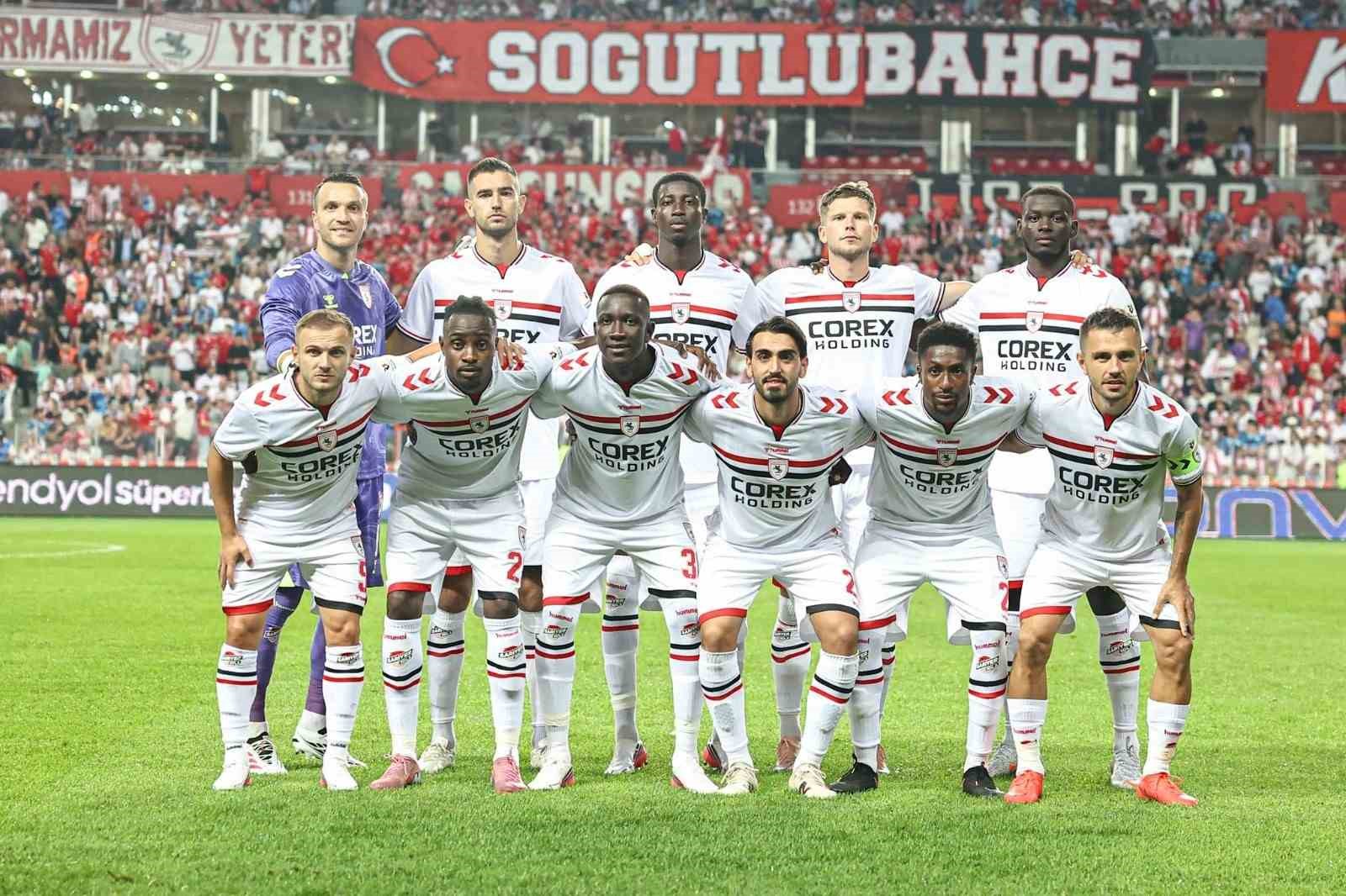 Trendyol Süper Lig: Samsunspor: 2 - Göztepe: 1 (İlk yarı)