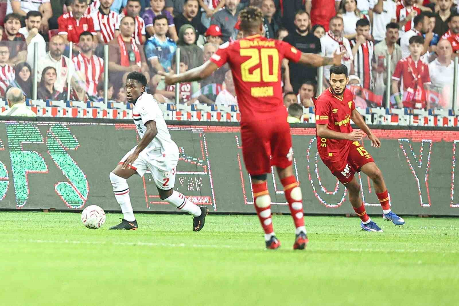 Trendyol Süper Lig: Samsunspor: 2 - Göztepe: 1 (İlk yarı)