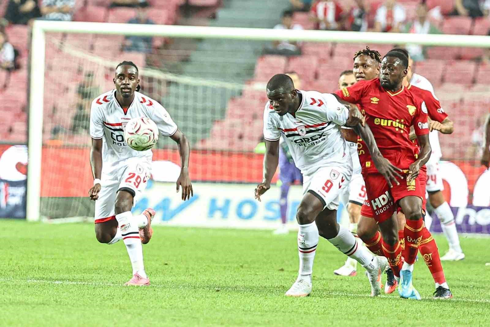 Trendyol Süper Lig: Samsunspor: 2 - Göztepe: 1 (İlk yarı)