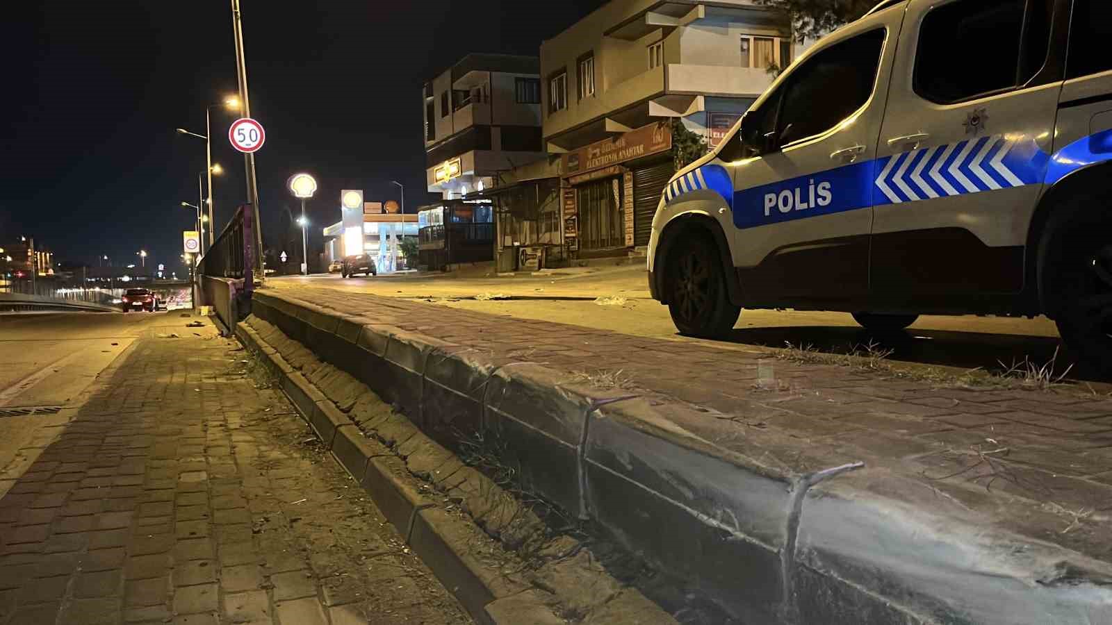 Bursa’da makas atan otomobil refüje çarptı: 17 yaşındaki sürücü hayatını kaybetti