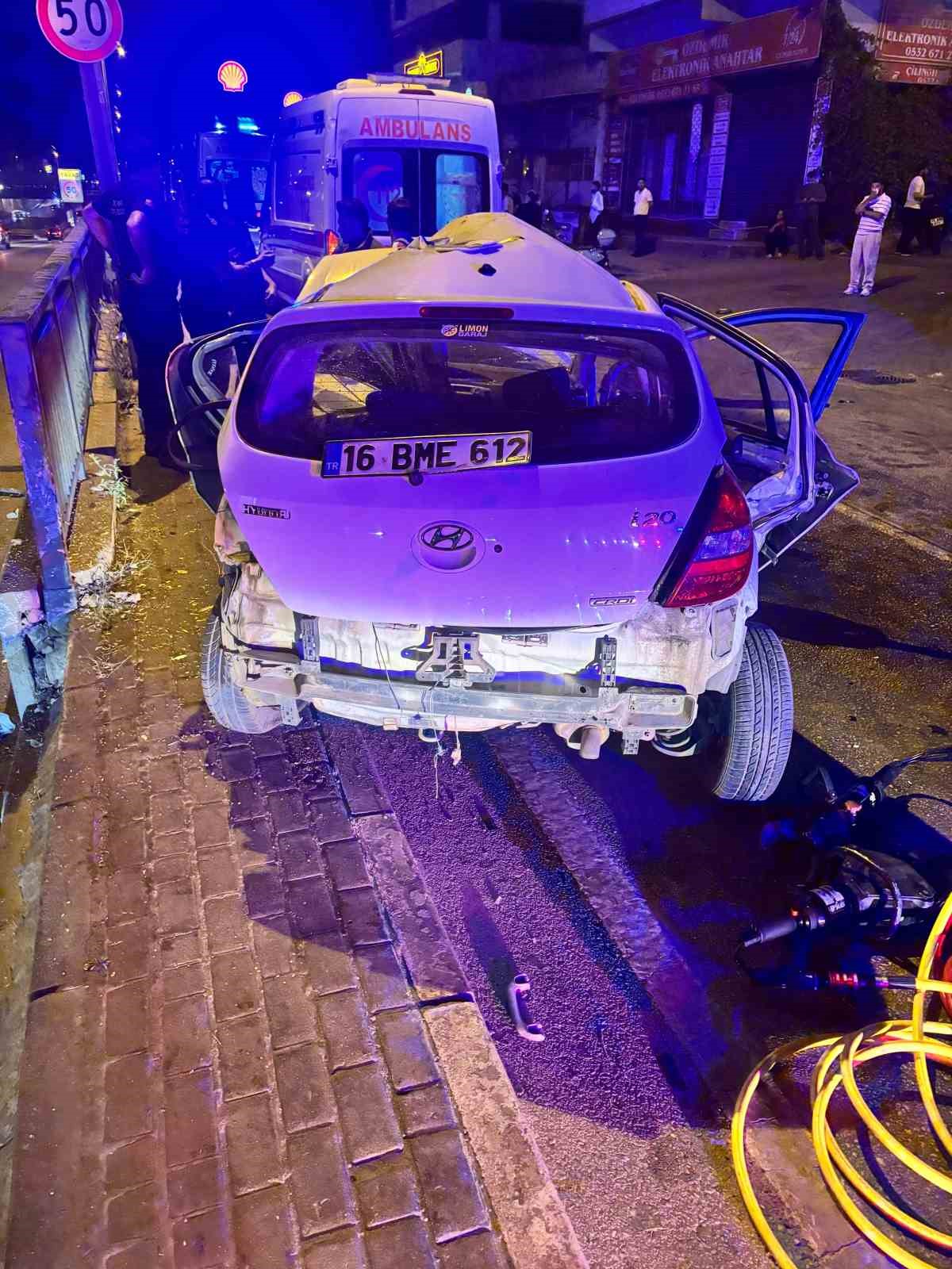 Bursa’da makas atan otomobil refüje çarptı: 17 yaşındaki sürücü hayatını kaybetti