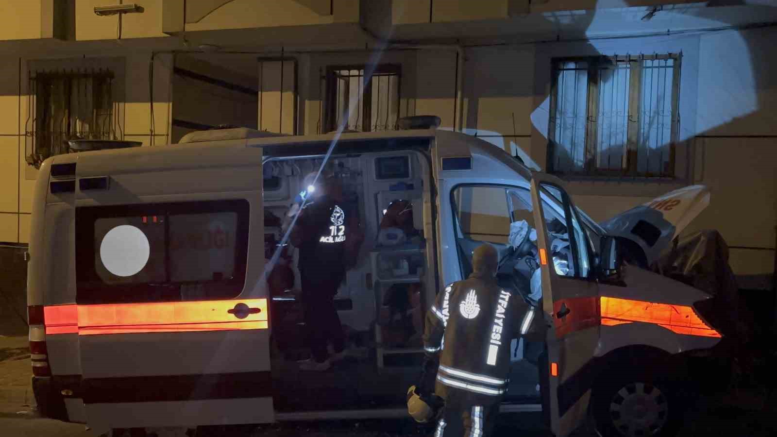 Hasta taşıyan ambulans otomobil ile çarpıştı: 3 kişi yaralandı
