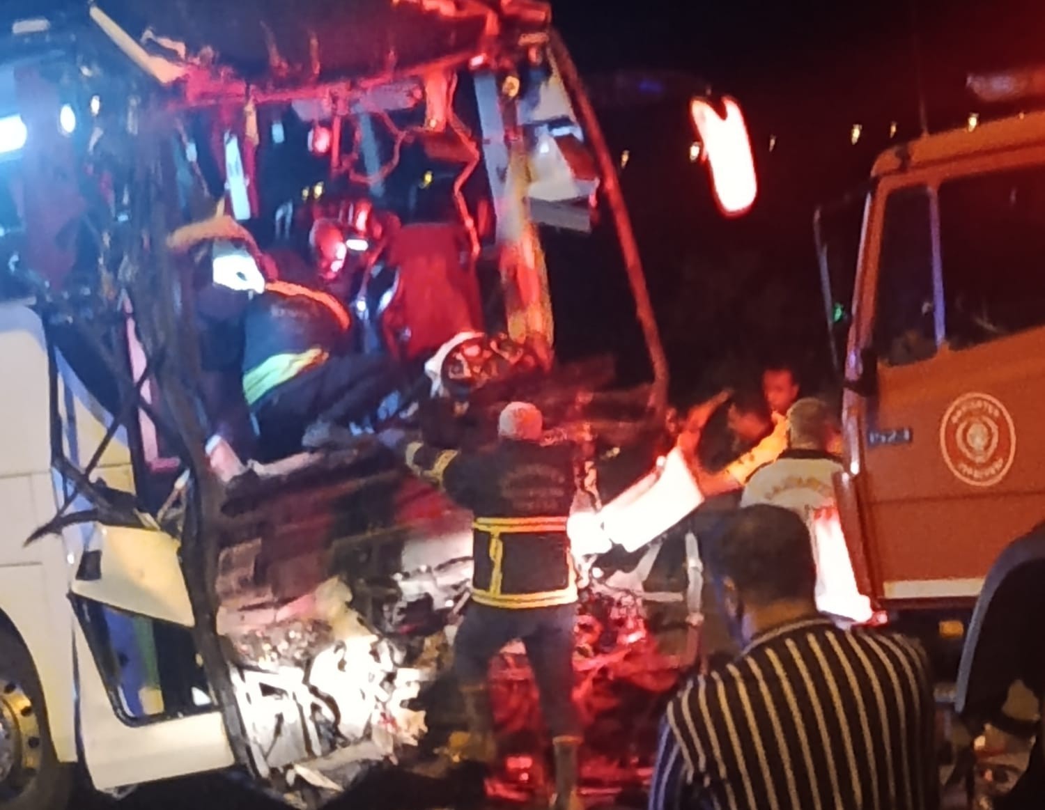 Gaziantep’te yolcu otobüsü tırla çarpıştı: 2 ölü, 22 yaralı
