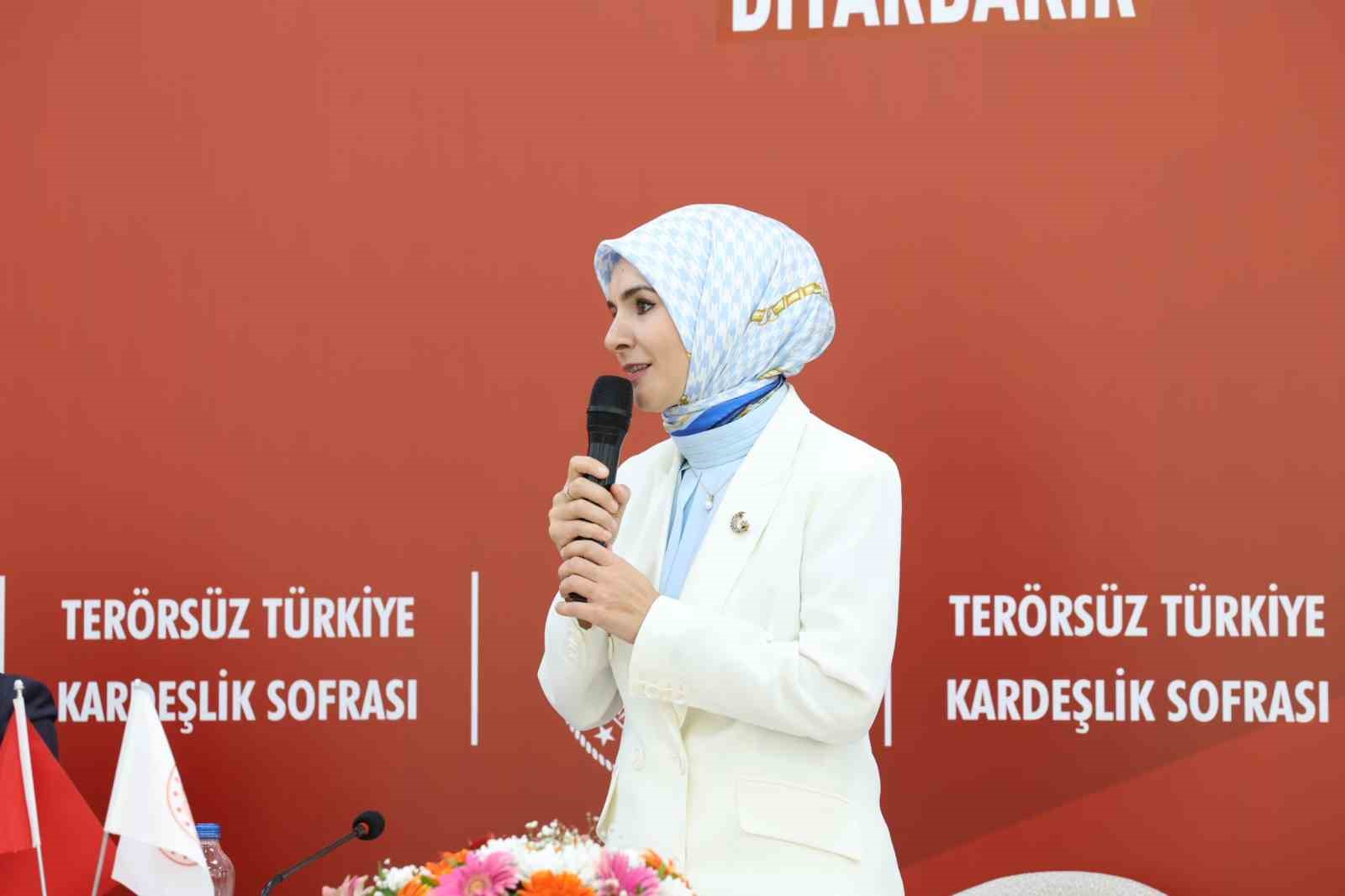 "Terörsüz Türkiye’yi şehit yakınlarımız ve gazilerimizle birlikte inşa ettik"