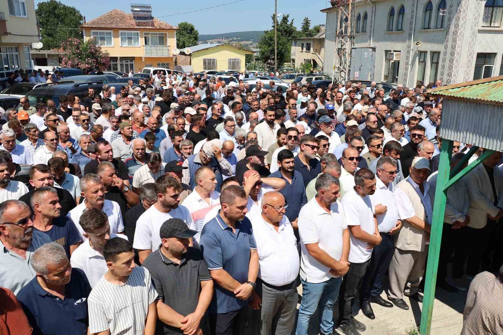 Kanala düşen otomobilde hayatını kaybeden Emircan toprağa verildi