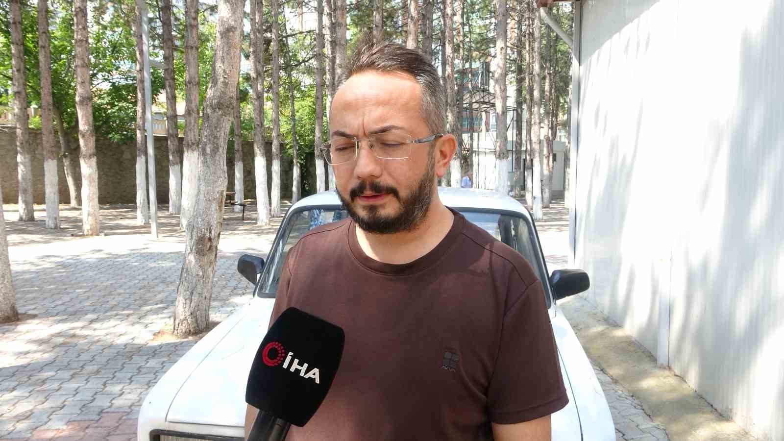 Muhtarın aracındaki kablolar kesildi, koltuğunda bıçak bulundu