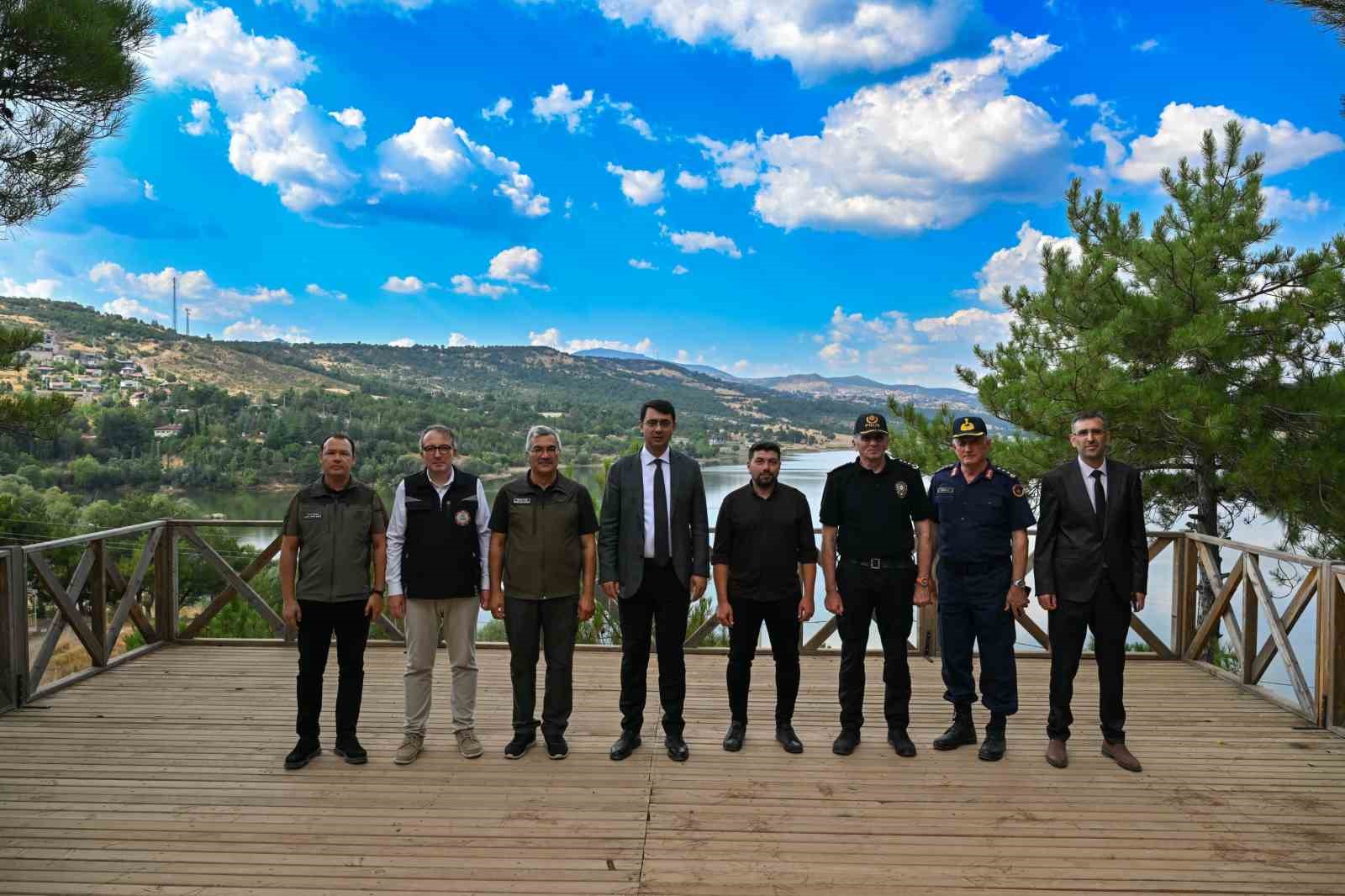 Uşak’ta Göğem Göleti’ne pullu sazan yavruları bırakıldı