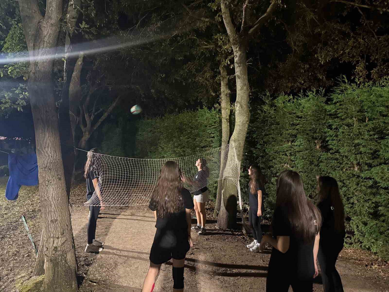 Gençler Macera Park’ta kamp ateşinde buluştu