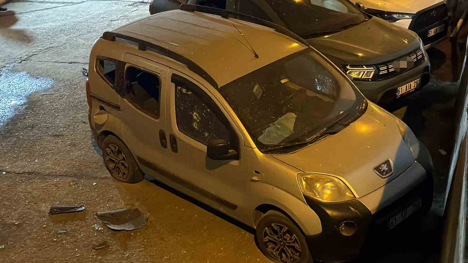 Arsin’de otoparktaki araçların üzerine insansız hava aracı düştü
