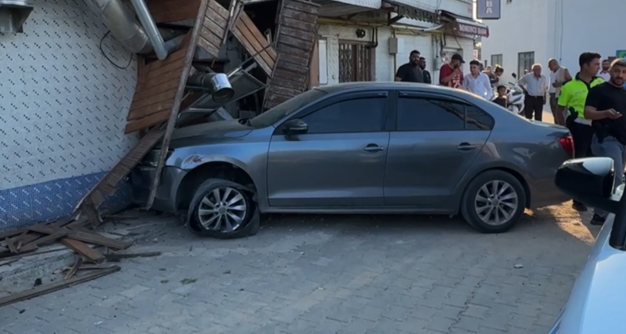 Edirne’de "dur" ihtarına uymayan iki aracın kaçışı kazayla son buldu