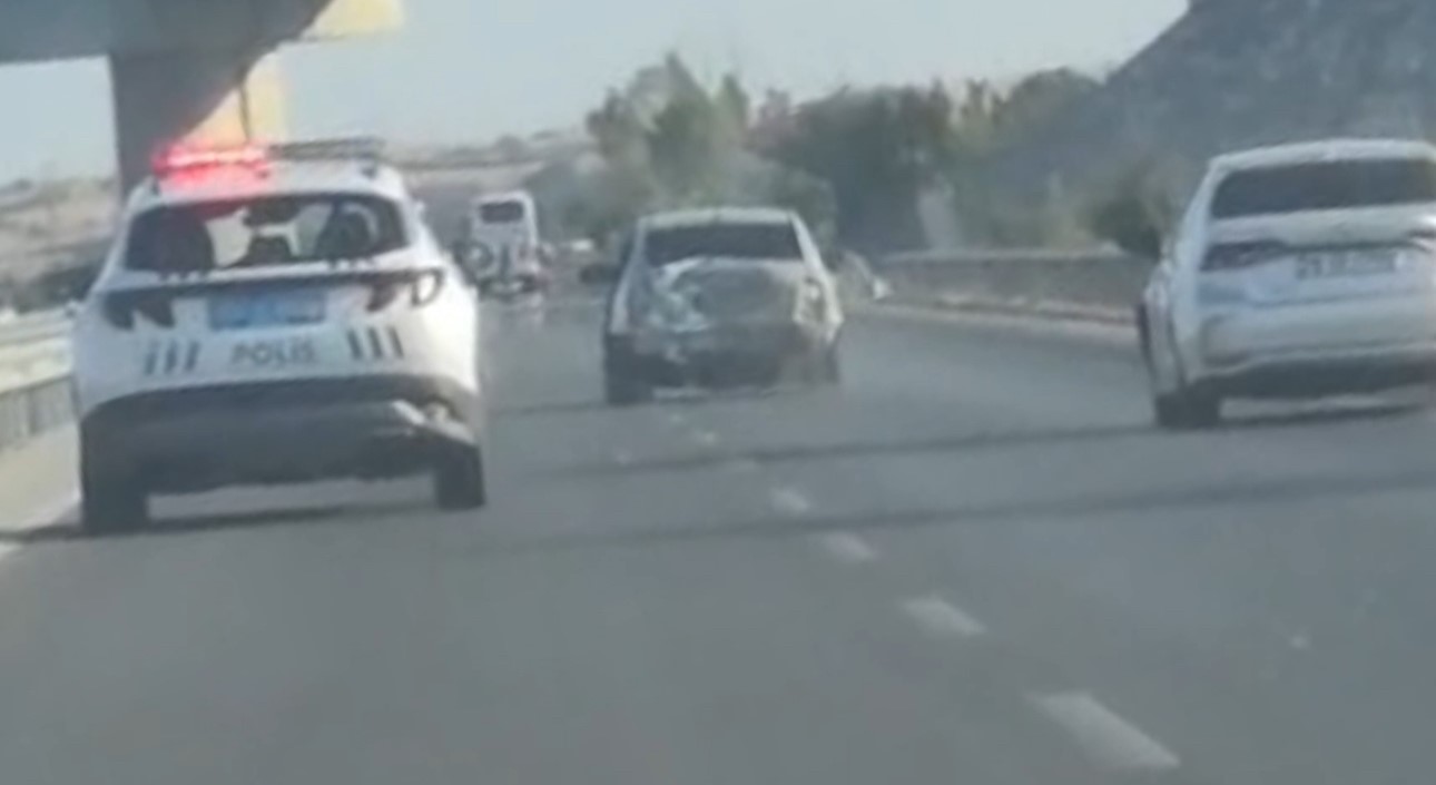 Edirne’de "dur" ihtarına uymayan iki aracın kaçışı kazayla son buldu