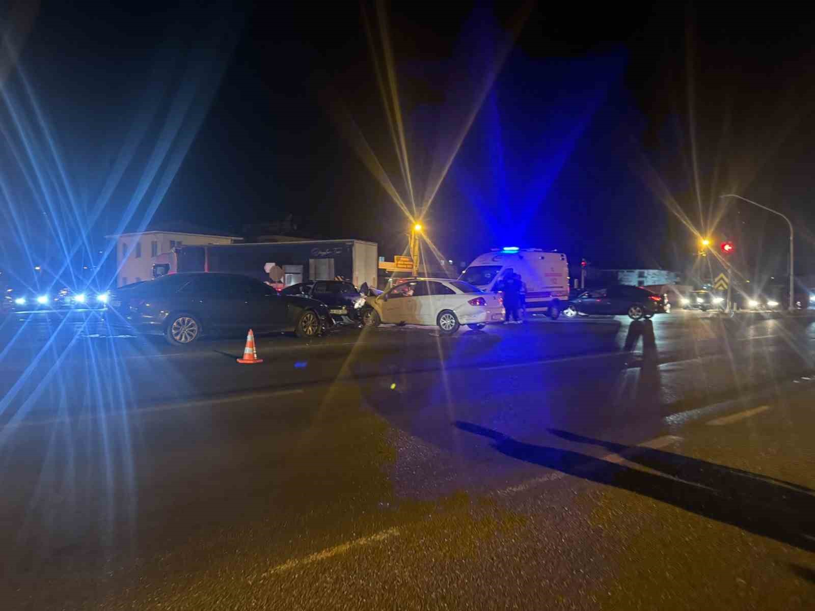 Ortaca’daki kazada üç araçta maddi hasar oluştu