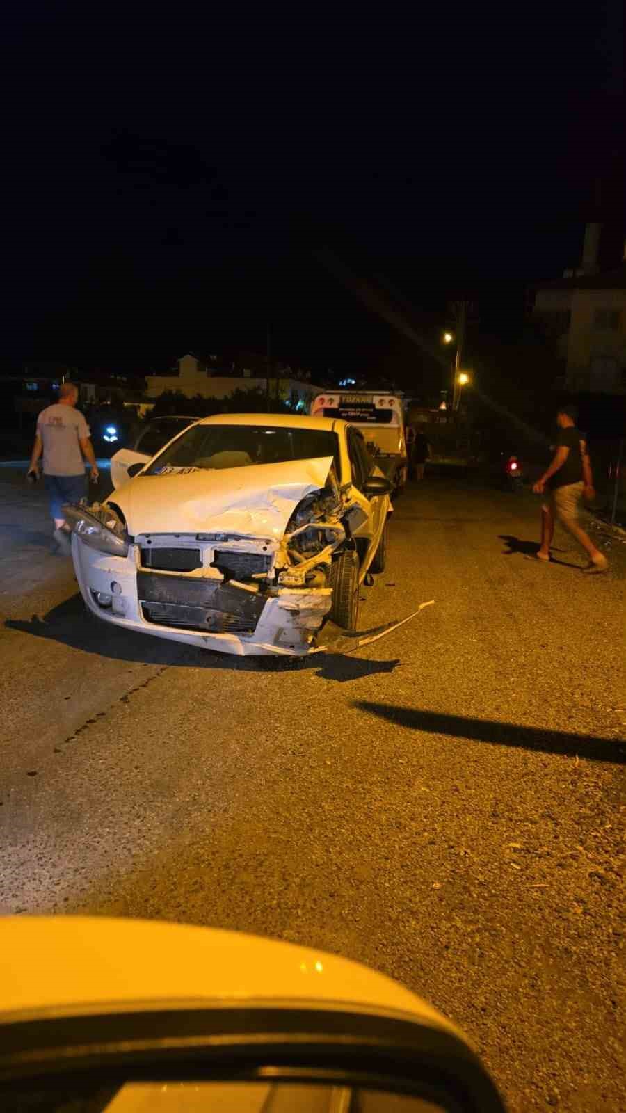 Ortaca’daki kazada üç araçta maddi hasar oluştu