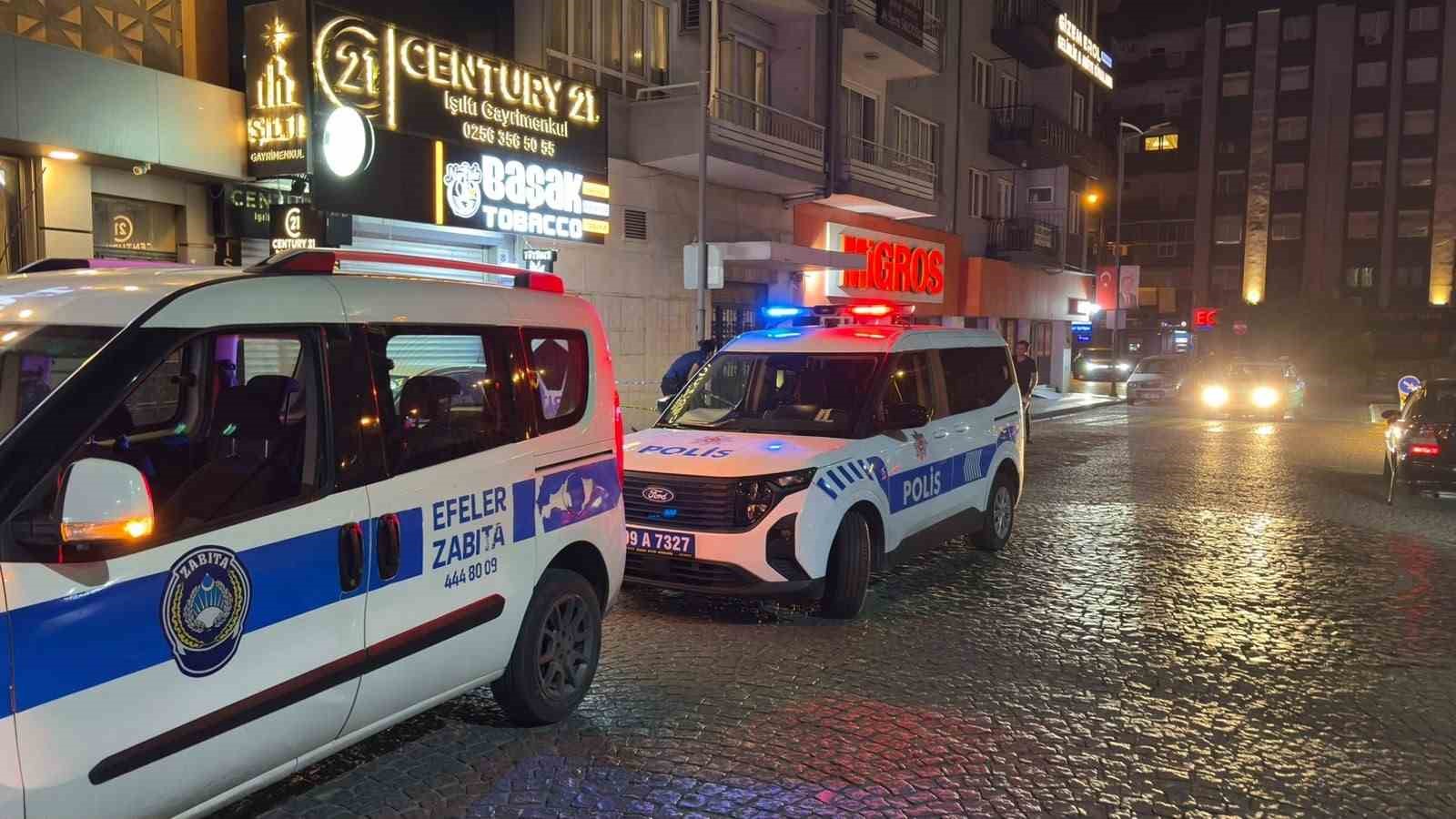Çatıdan kopan beton parçaları korkuttu
