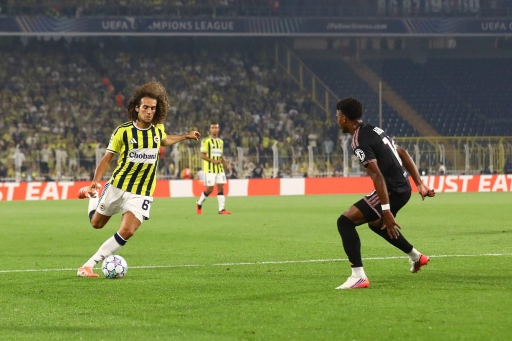UEFA Şampiyonlar Ligi: Fenerbahçe: 0 - Olympique Lyon: 1 (İlk yarı)