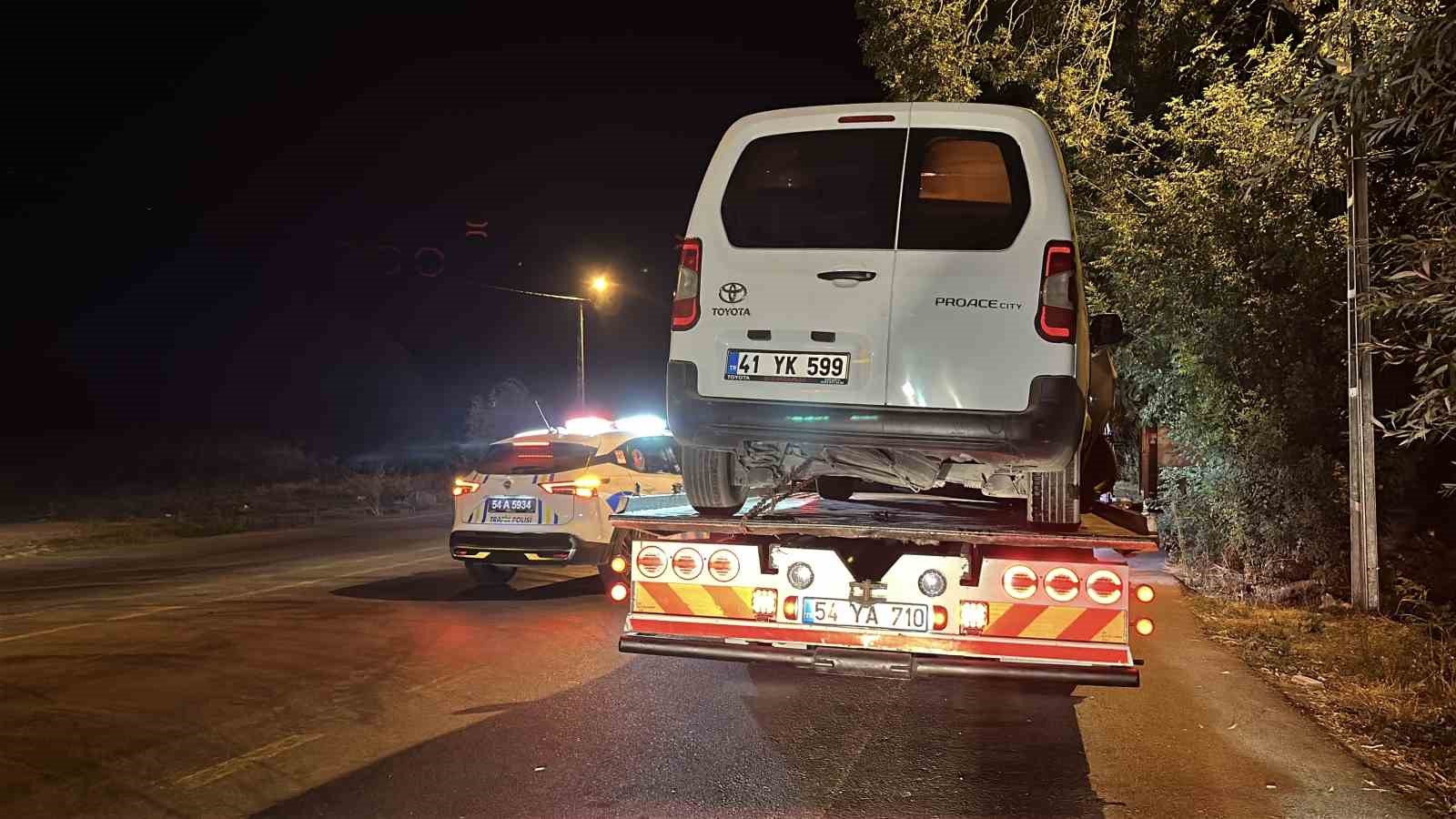 Hafif ticari araçla çarpışan SUV yan yattı: 1’i ağır, 1’i bebek, toplam 7 yaralı