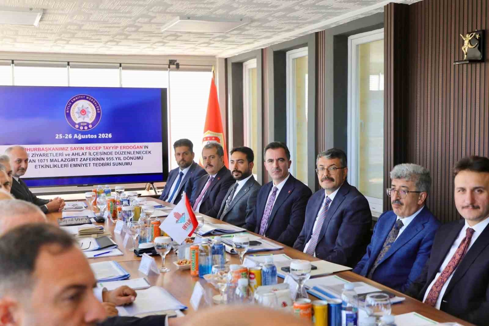 Bakan yardımcısı Çelik, Ahlat’ta incelemelerde bulundu