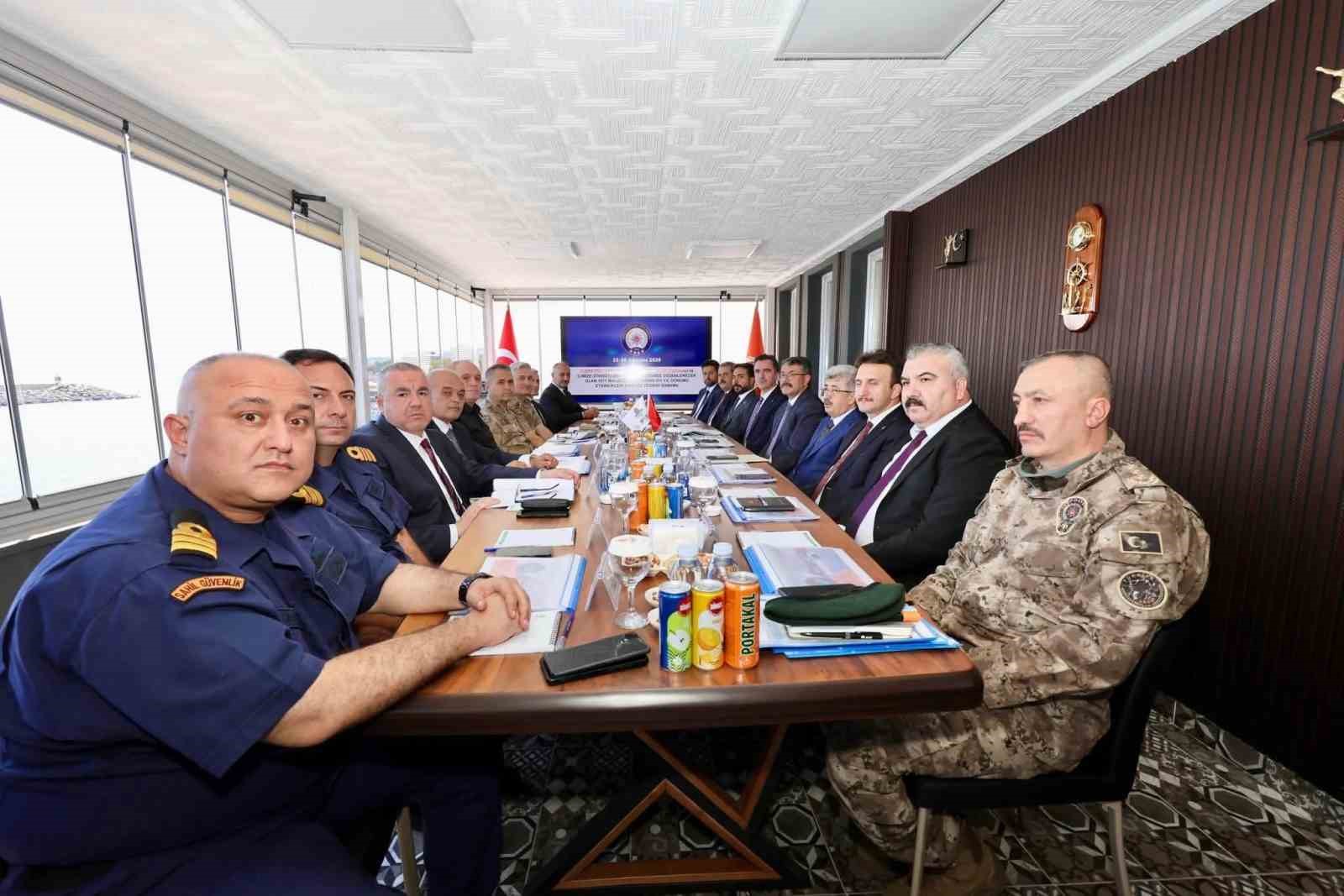 Bakan yardımcısı Çelik, Ahlat’ta incelemelerde bulundu