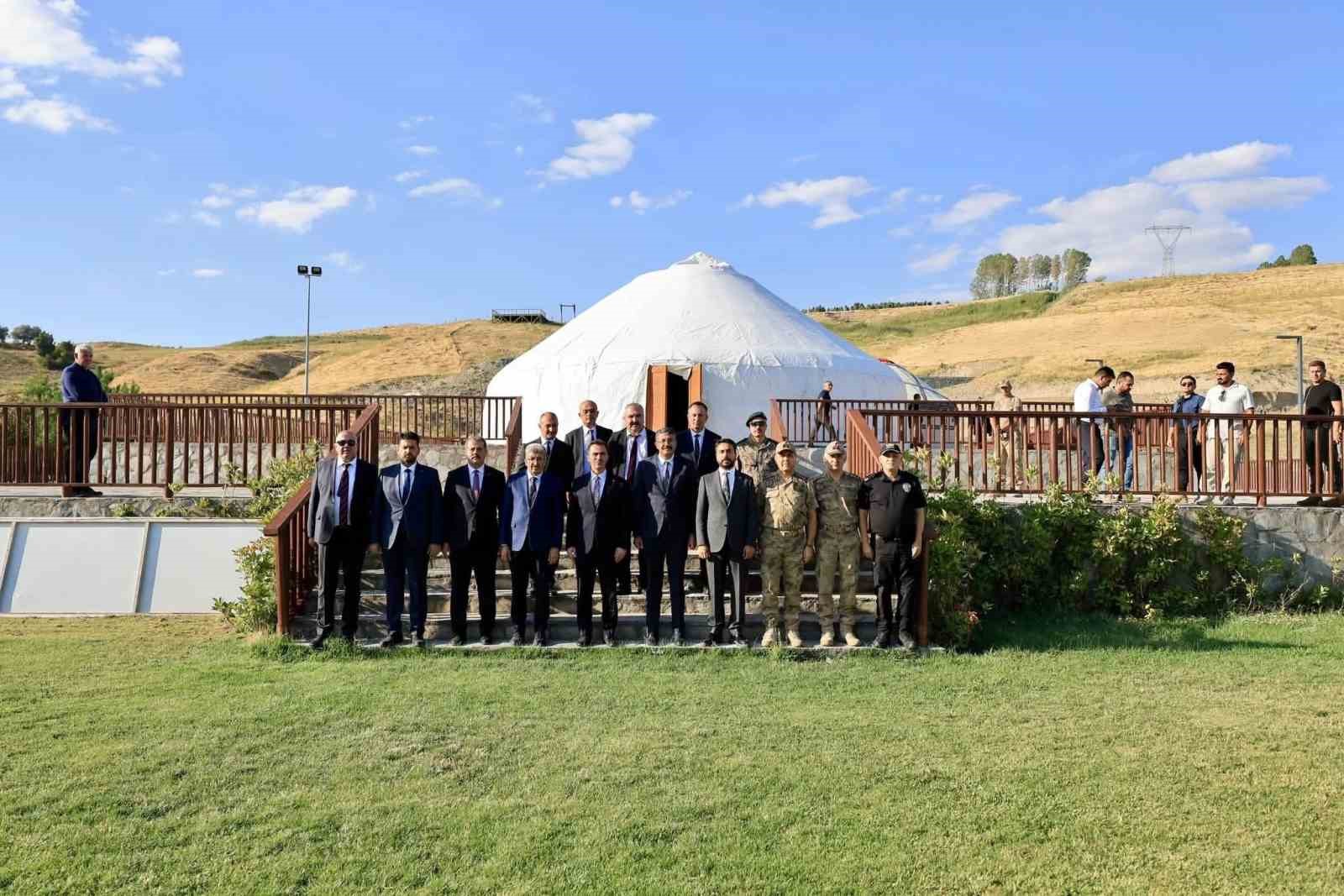 Bakan yardımcısı Çelik, Ahlat’ta incelemelerde bulundu