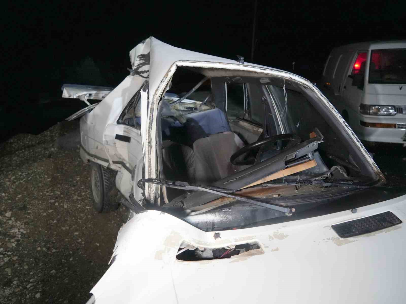 Kastamonu’da tır ile otomobil çarpıştı: Kazada sürücü ile eşi hayatını kaybetti