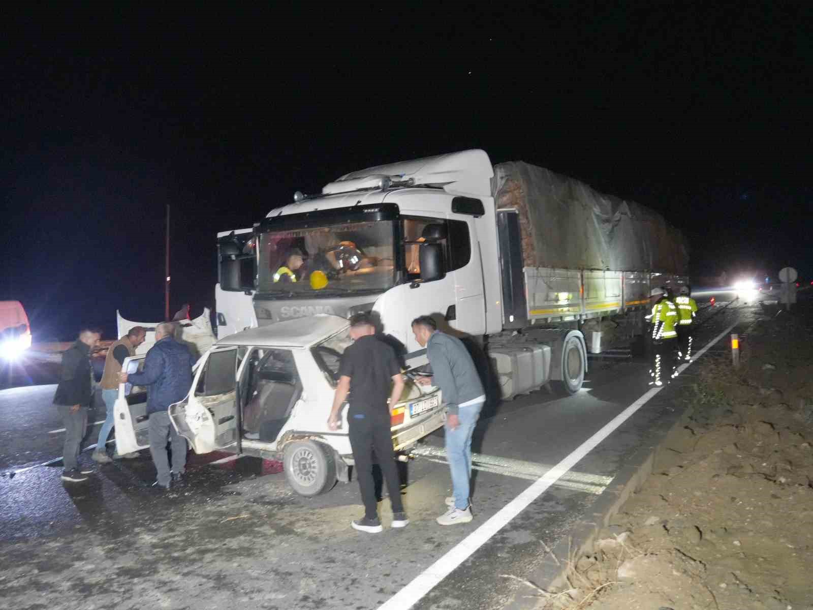 Kastamonu’da tır ile otomobil çarpıştı: Kazada sürücü ile eşi hayatını kaybetti