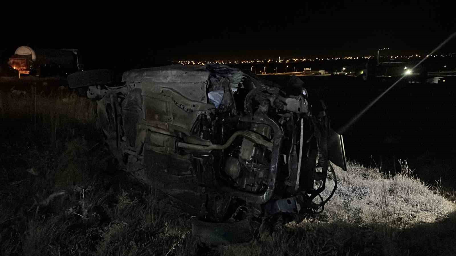 Niğde’de iki otomobil kafa kafaya çarpıştı: 1’i ağır, 7 yaralı