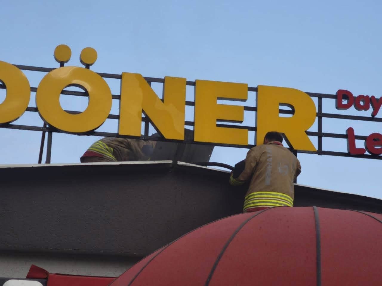 İskenderun’da dönercide çıkan yangın büyümeden kontrol altına alındı