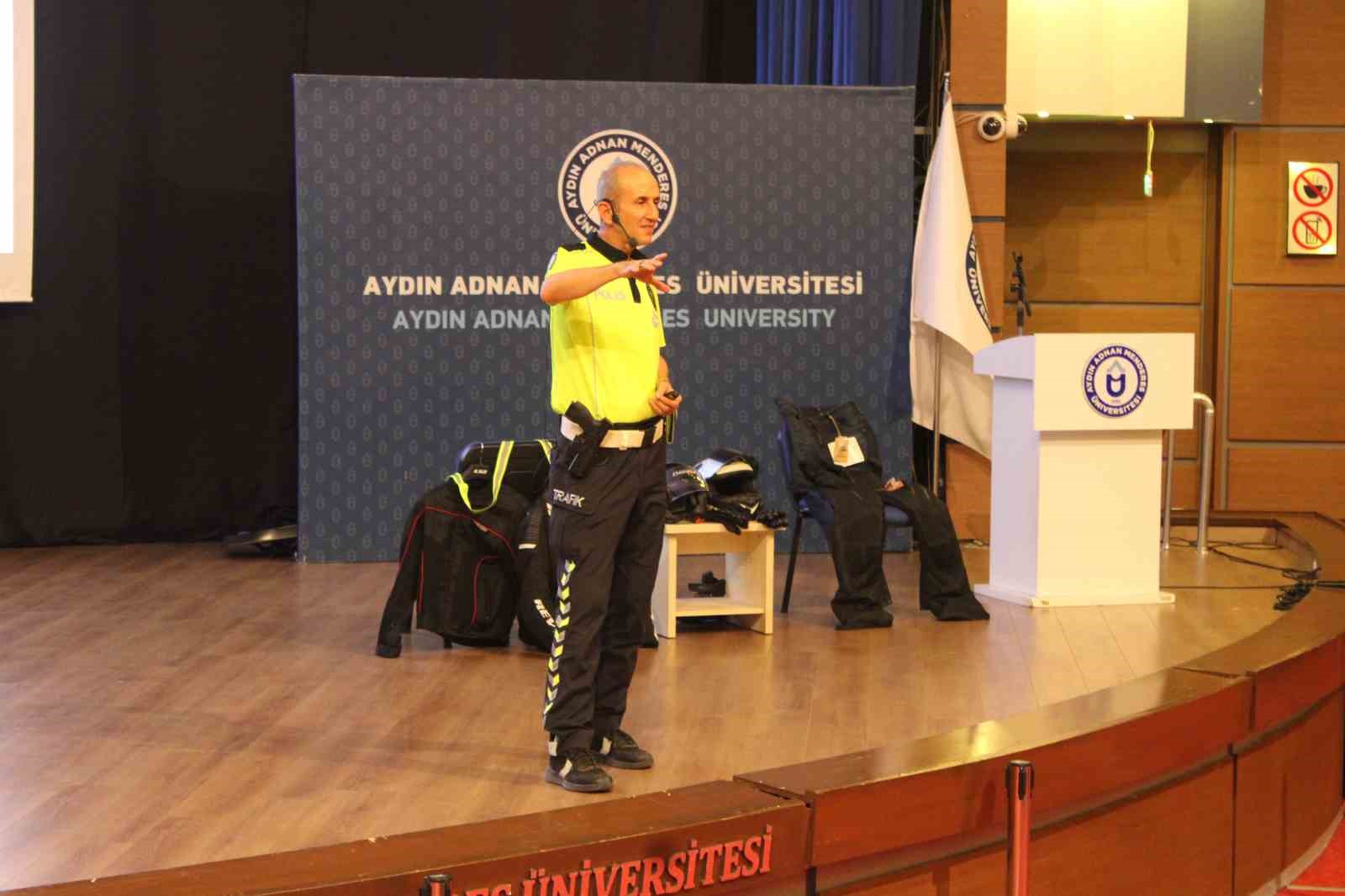 Aydın’da 200 motosiklet sürücüsüne "güvenli sürüş" eğitimi