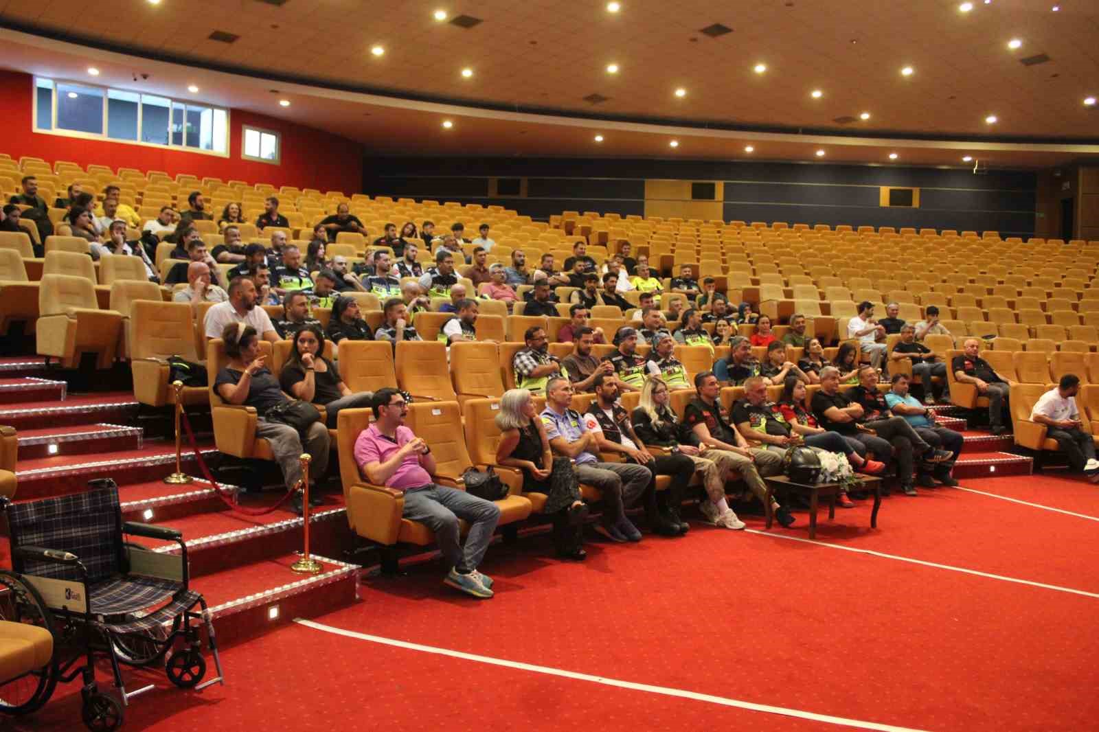 Aydın’da 200 motosiklet sürücüsüne "güvenli sürüş" eğitimi