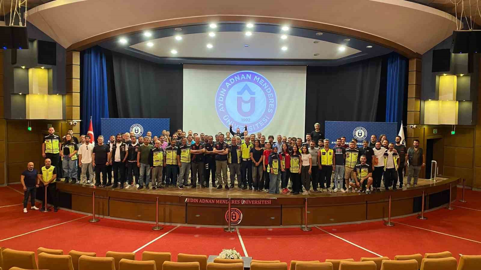 Aydın’da 200 motosiklet sürücüsüne "güvenli sürüş" eğitimi