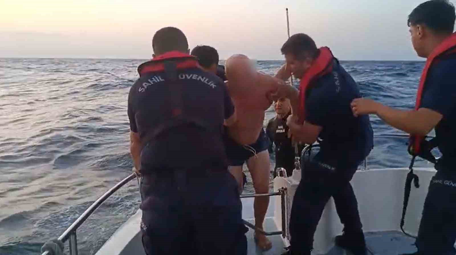 Yalova’da denizde sürüklenen baba ve kızı 5 kilometre açıkta kurtarıldı