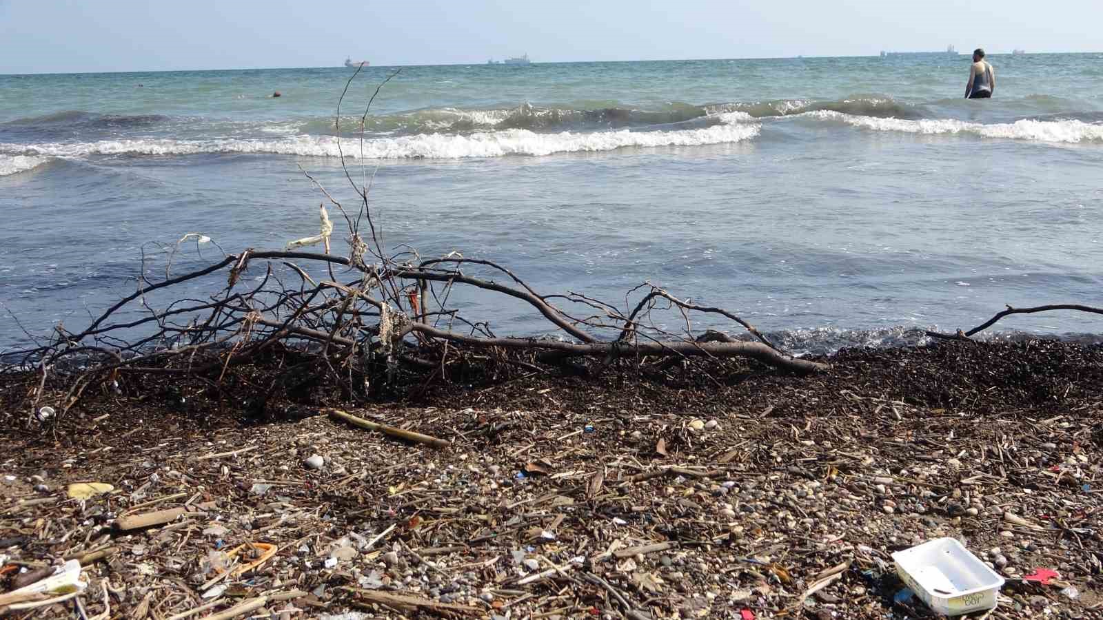 Mersin sahillerindeki kirlilik turizmi tehdit ediyor