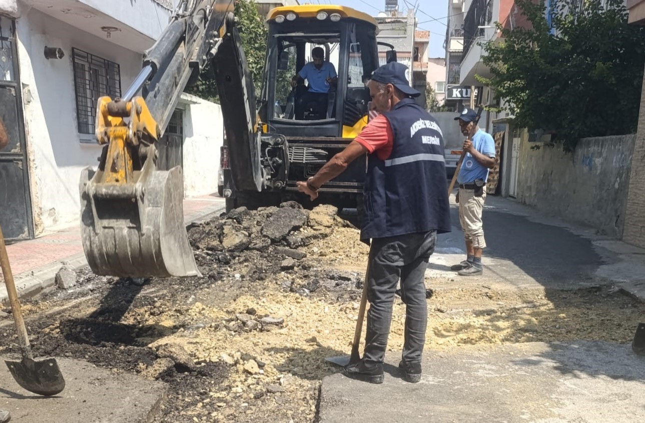 Akdeniz’de yeni yollar açılıyor, sokak ve kaldırımlar yenileniyor
