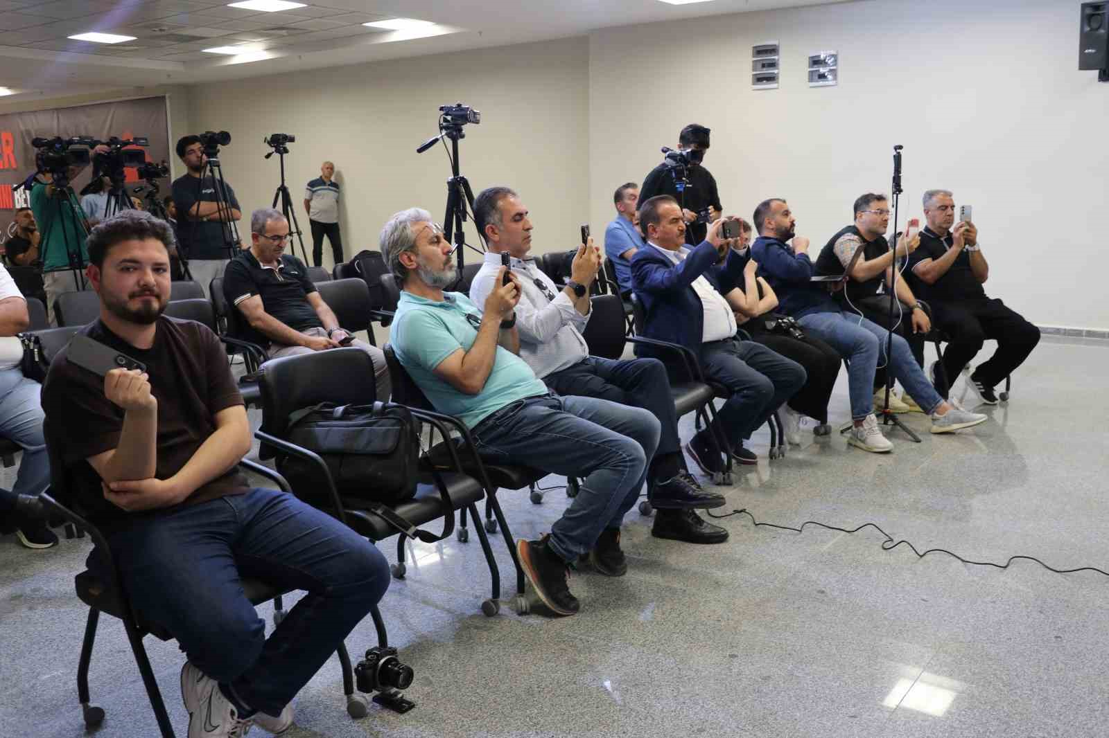 Burak Özçoban: "Bütçemize göre hareket ediyoruz"