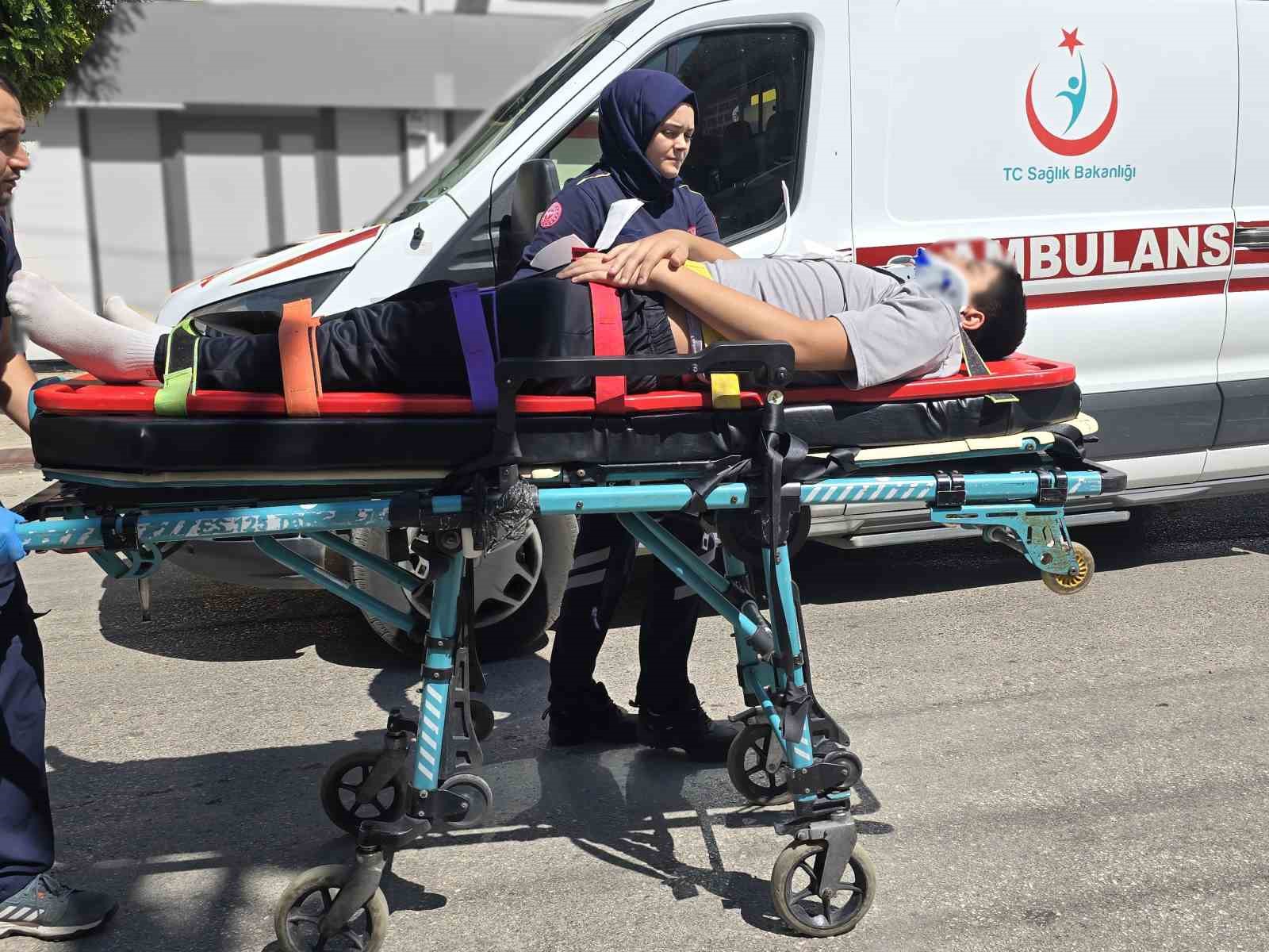 Kamyonetle motosiklet çarpıştı : 2 yaralı
