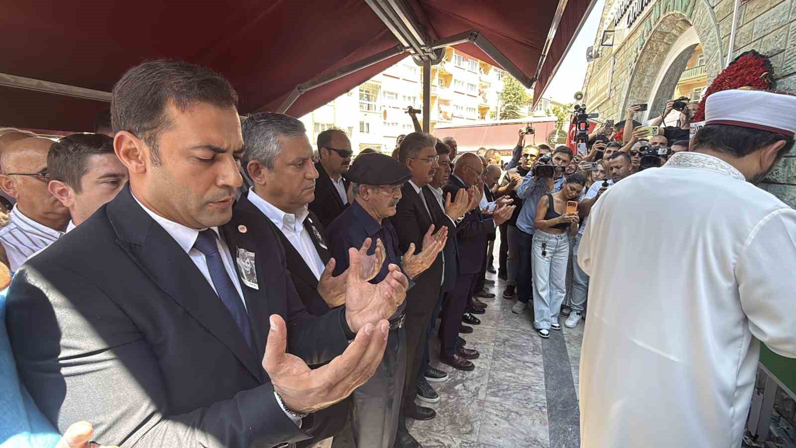 Güzin Büyükerşen son yolculuğuna uğurlandı