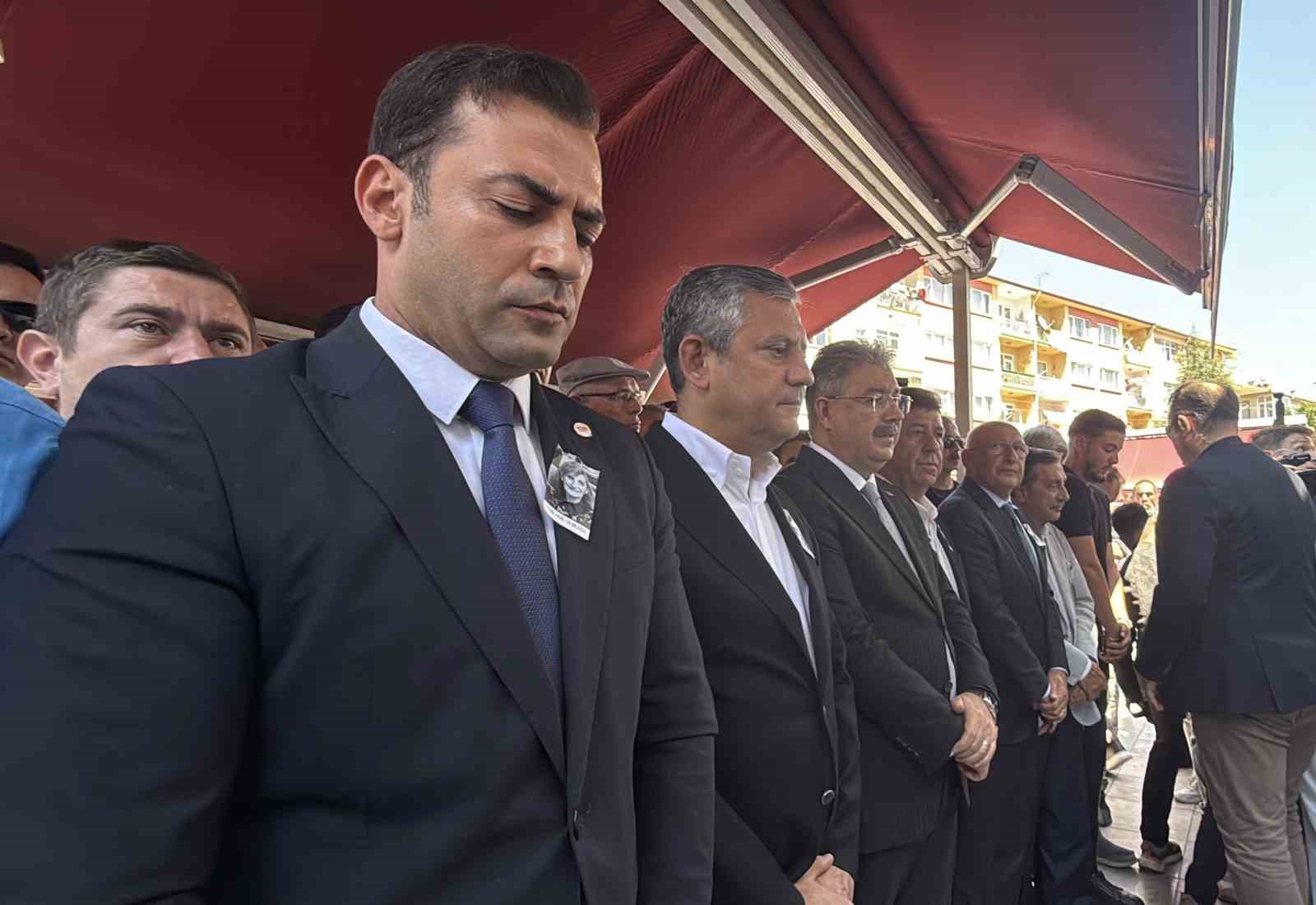 Güzin Büyükerşen son yolculuğuna uğurlandı