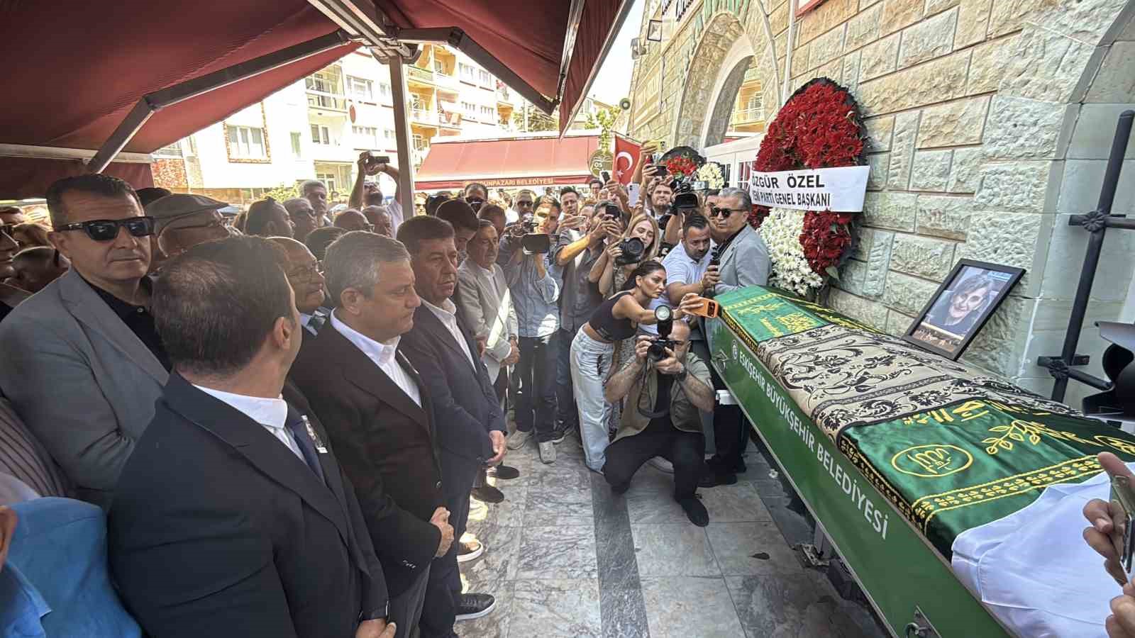 Güzin Büyükerşen son yolculuğuna uğurlandı