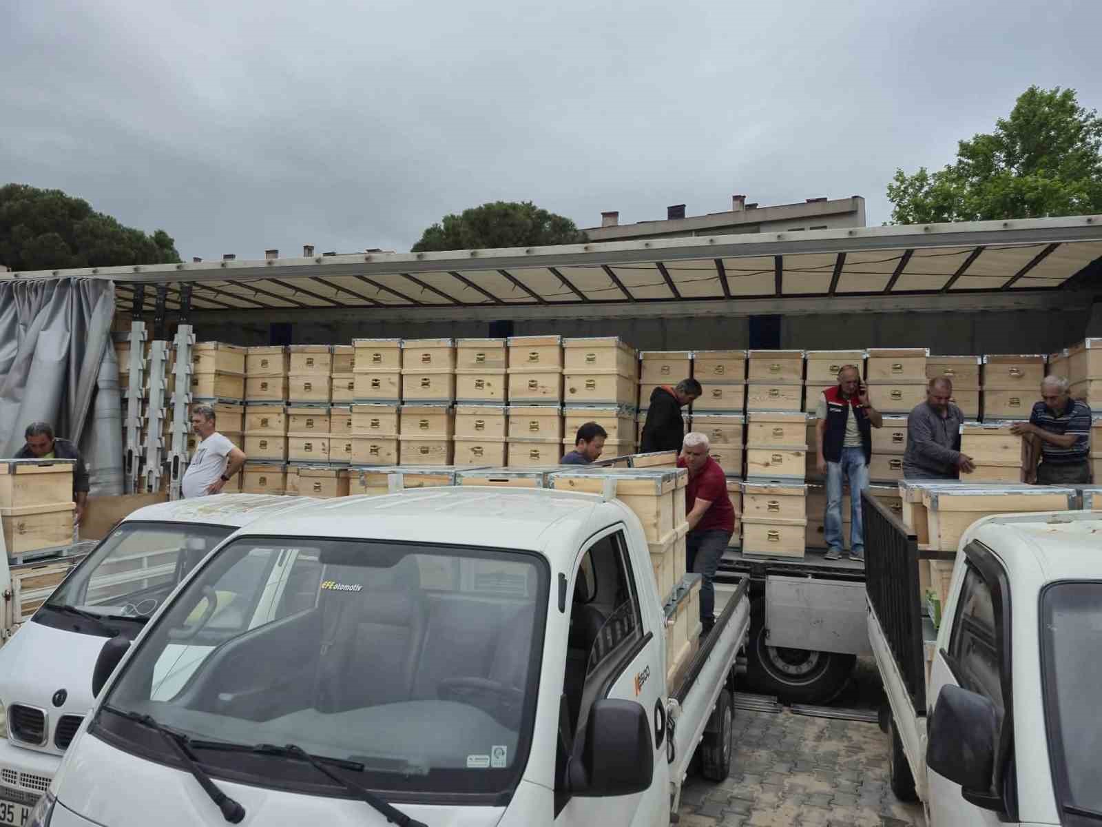 Yangından etkilenen arıcılara 2 bin kovan dağıtıldı