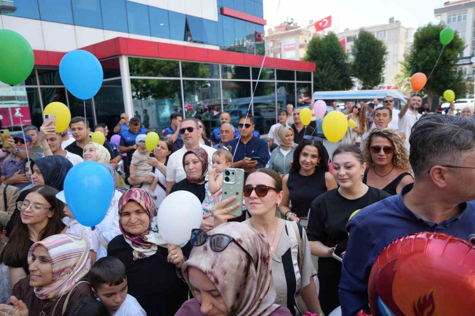 Minik Berra doğum gününde lösemiyi yendi, hastaneden bando ile uğurlandı