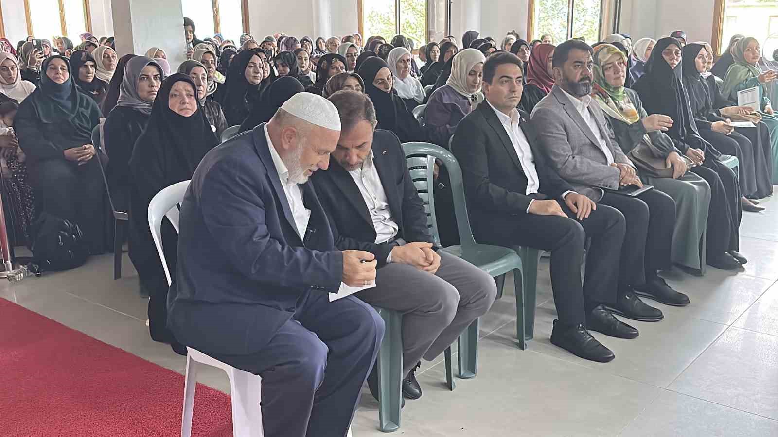Zeno’da kız hafızlar törenle icazetlerini aldı