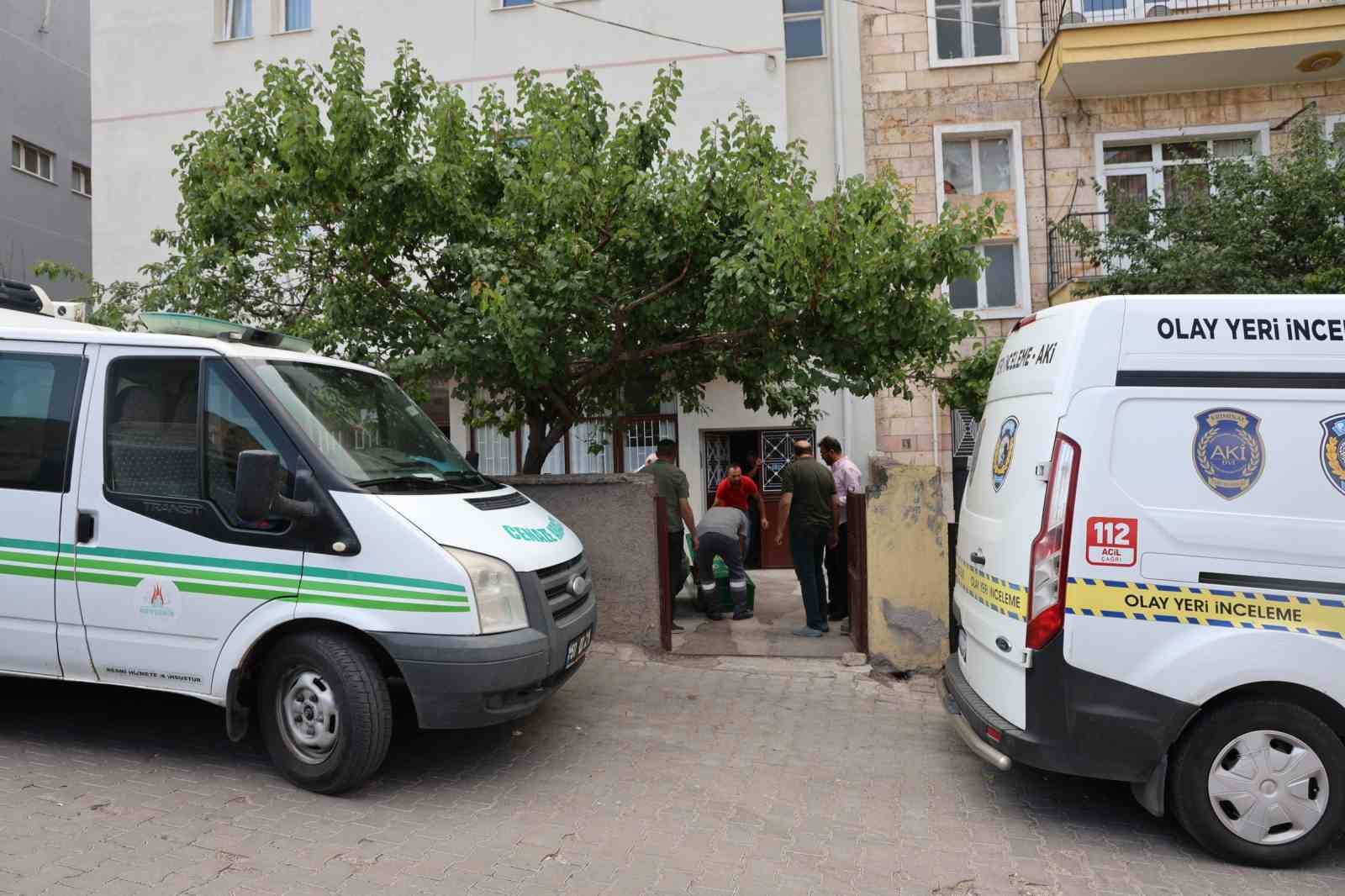 Haber alınamayan adam evinde ölü bulundu