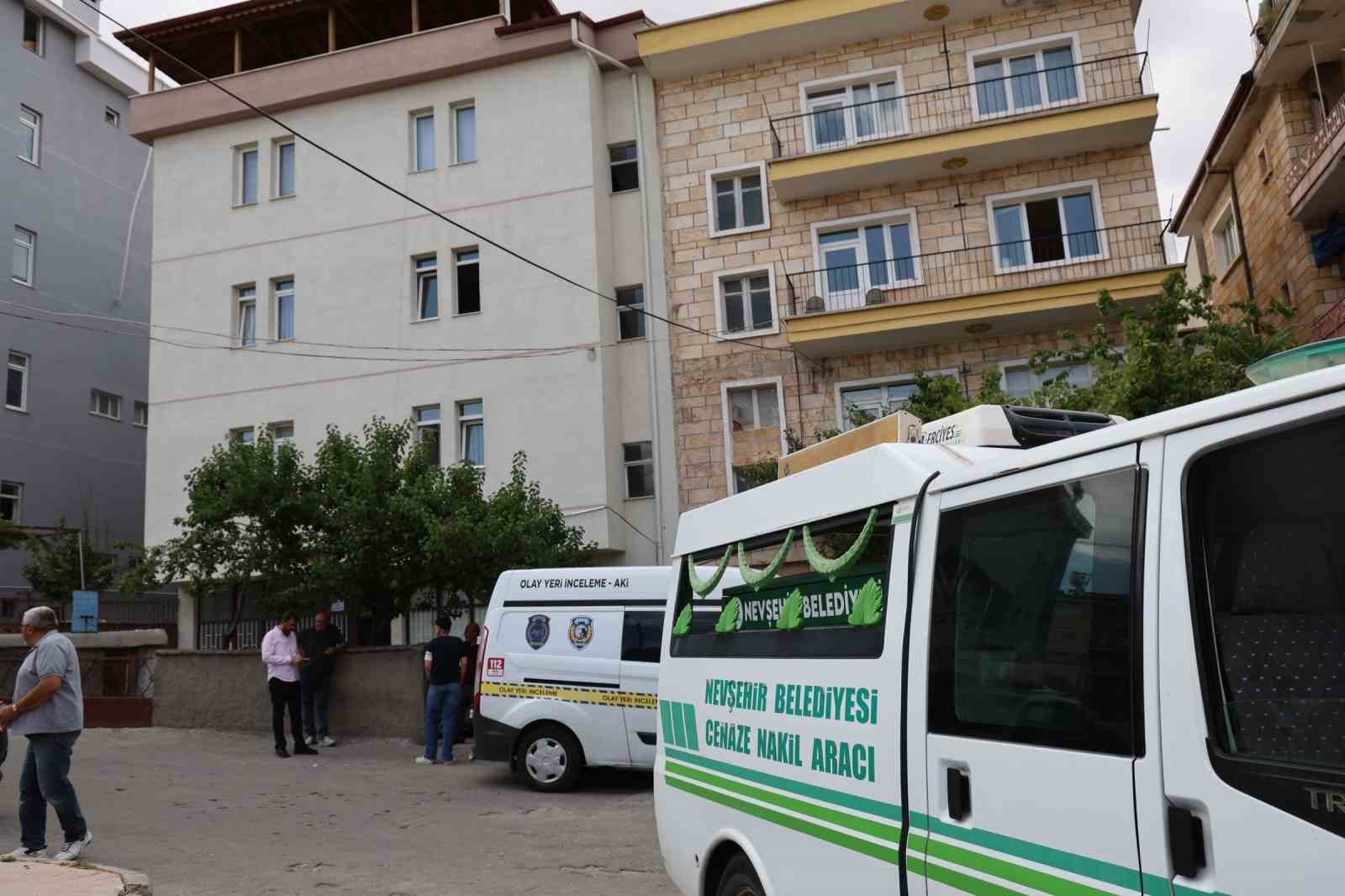 Haber alınamayan adam evinde ölü bulundu
