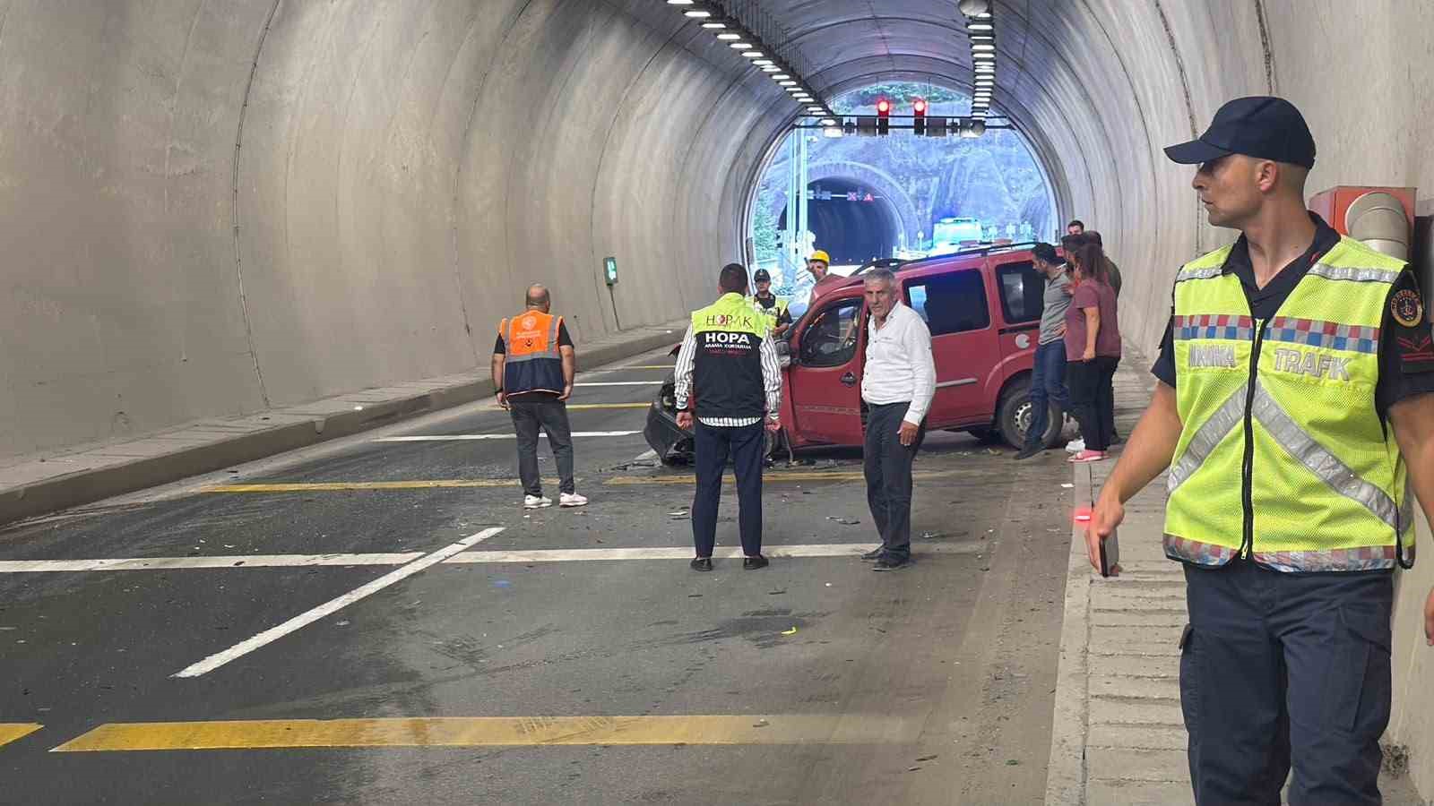 Cankurtaran Tüneli’nde kaza: 2 yaralı