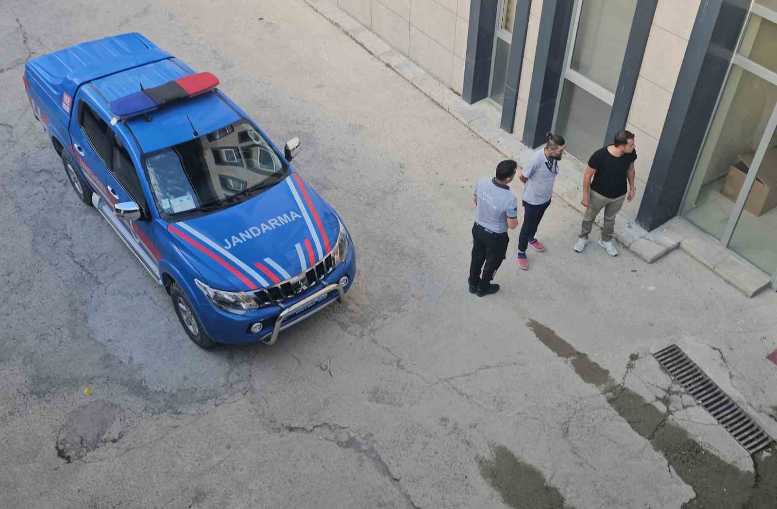 Elektrik akımına kapılan şahıs balkondan düşerek hayatını kaybetti