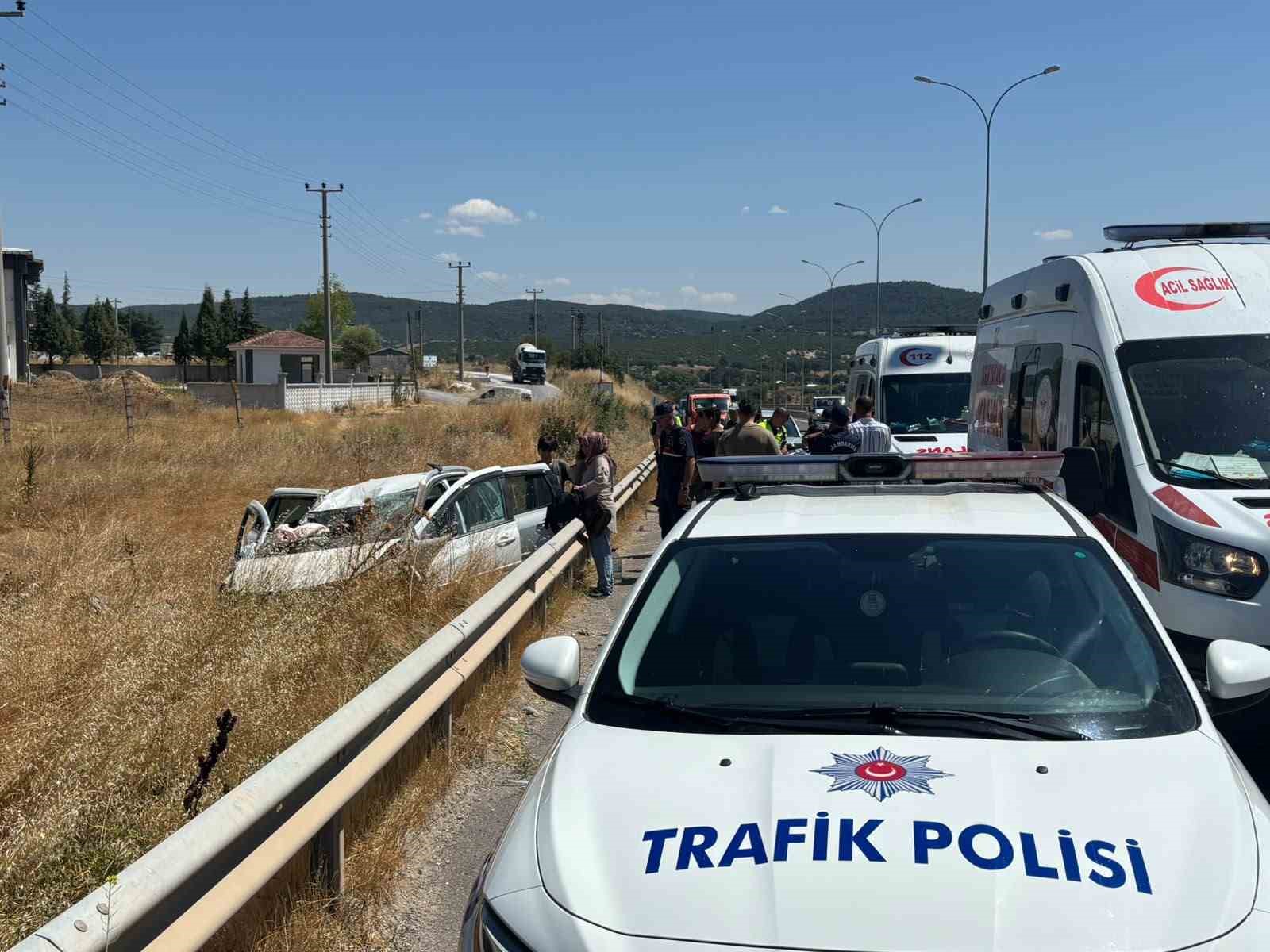 Tavşanlı’da feci kaza: Aynı aileden 2’si çocuk 4 yaralı