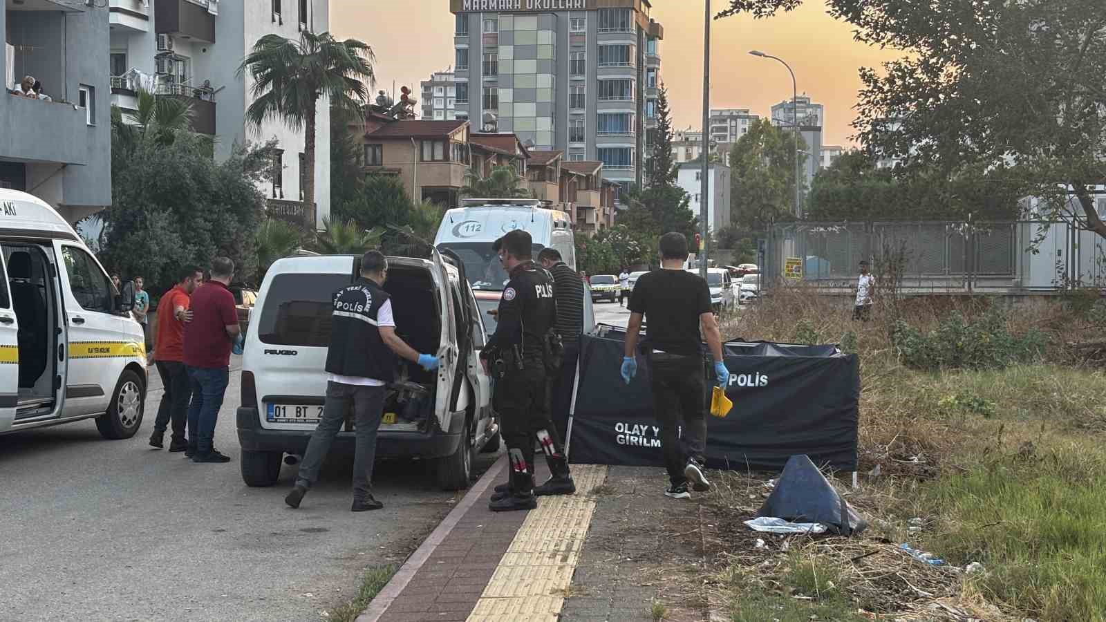 Adana’da alacak verecek kavgası kanlı bitti: Baba ve oğlu öldü, anne yaralı