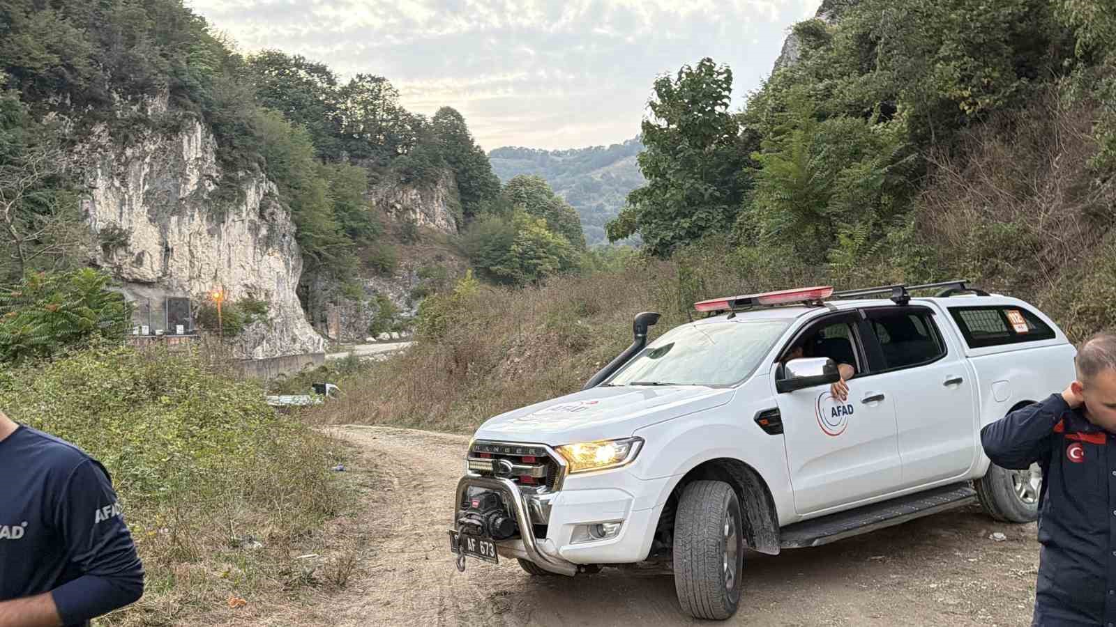 Dereye giren çocukların kaybolduğu ihbarı ekipleri harekete geçirdi