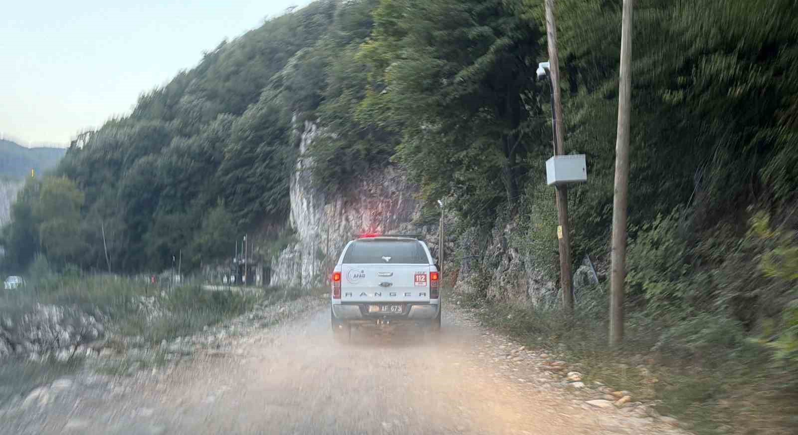 Dereye giren çocukların kaybolduğu ihbarı ekipleri harekete geçirdi