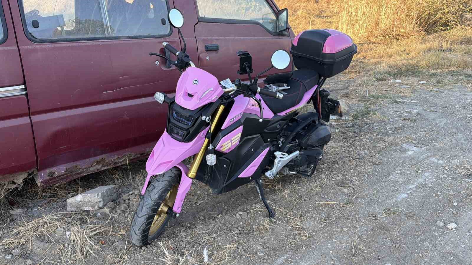 Bolu’da motosikletle otomobil çarpıştı: 2 yaralı